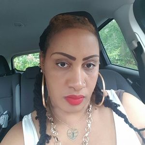 Meet your Posher, Monique